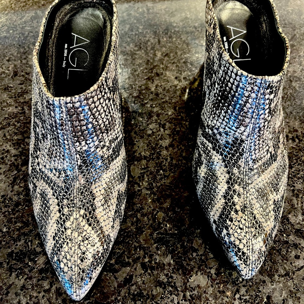 AGL Pointy Toe Mule in Grey Snake. Worn once. Excellent condition. Size 38